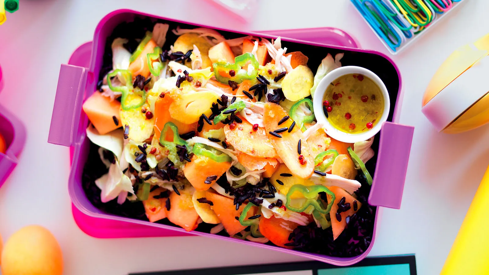 Insalata di riso nero, pollo e melone