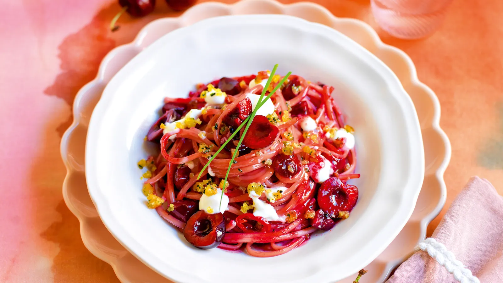 Pasta con ciliegie e feta