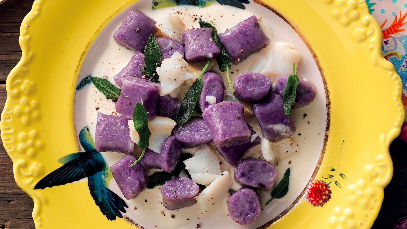 Gnocchi viola, baccalà e salsa di parmigiano
