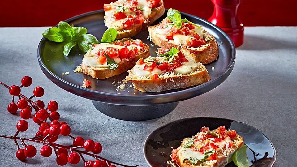 Crostini mit Tomaten und Mozzarella