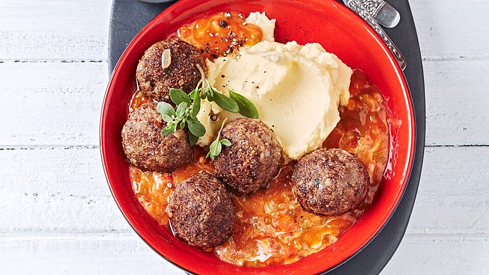 Hackbällchen in Paprikarahmsauce
