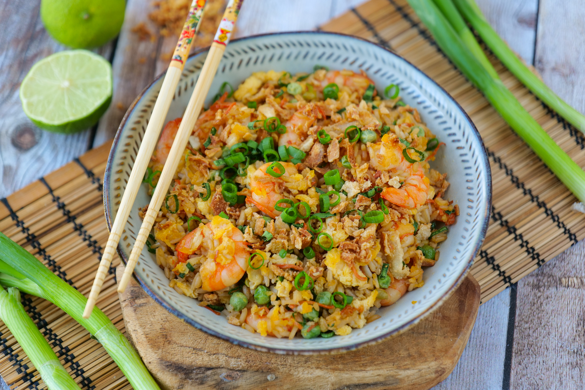 Riz sauté aux œufs et crevettes