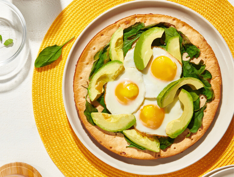 Pizza de Huevos y Aguacate