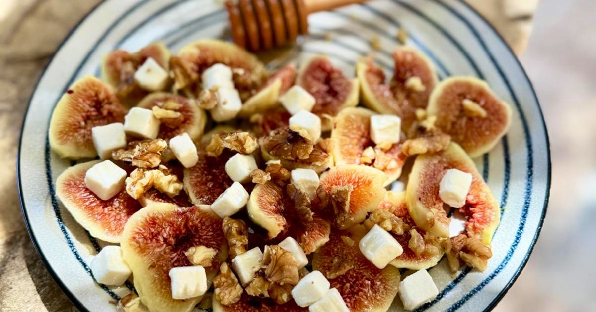 Ensalada de higos con queso feta y miel
