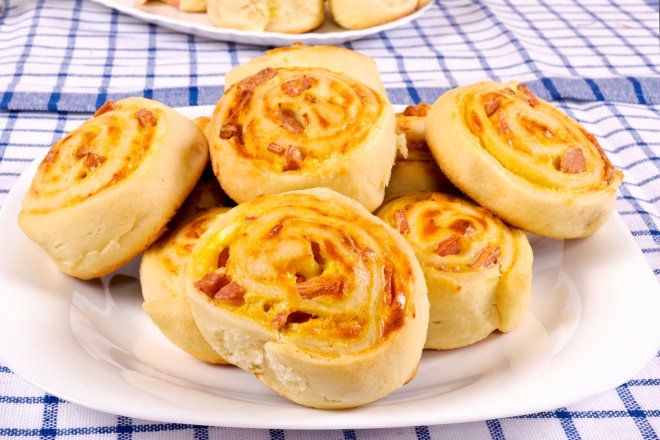 Булочки із шинкою і сиром