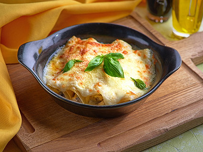 Cannelloni fourrés au jambon et champignons au four facile
