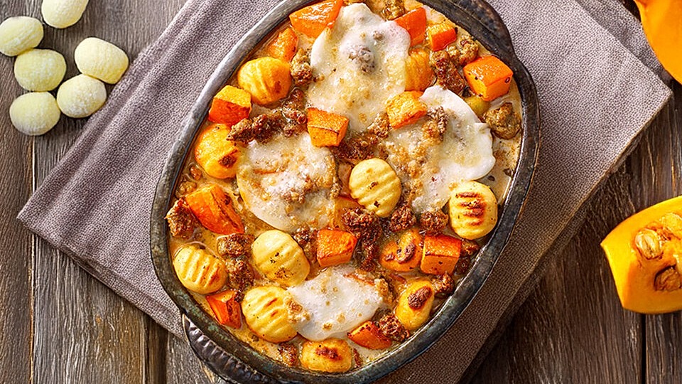 Deftiger Kürbis-Gnocchi-Auflauf mit Hackfleisch