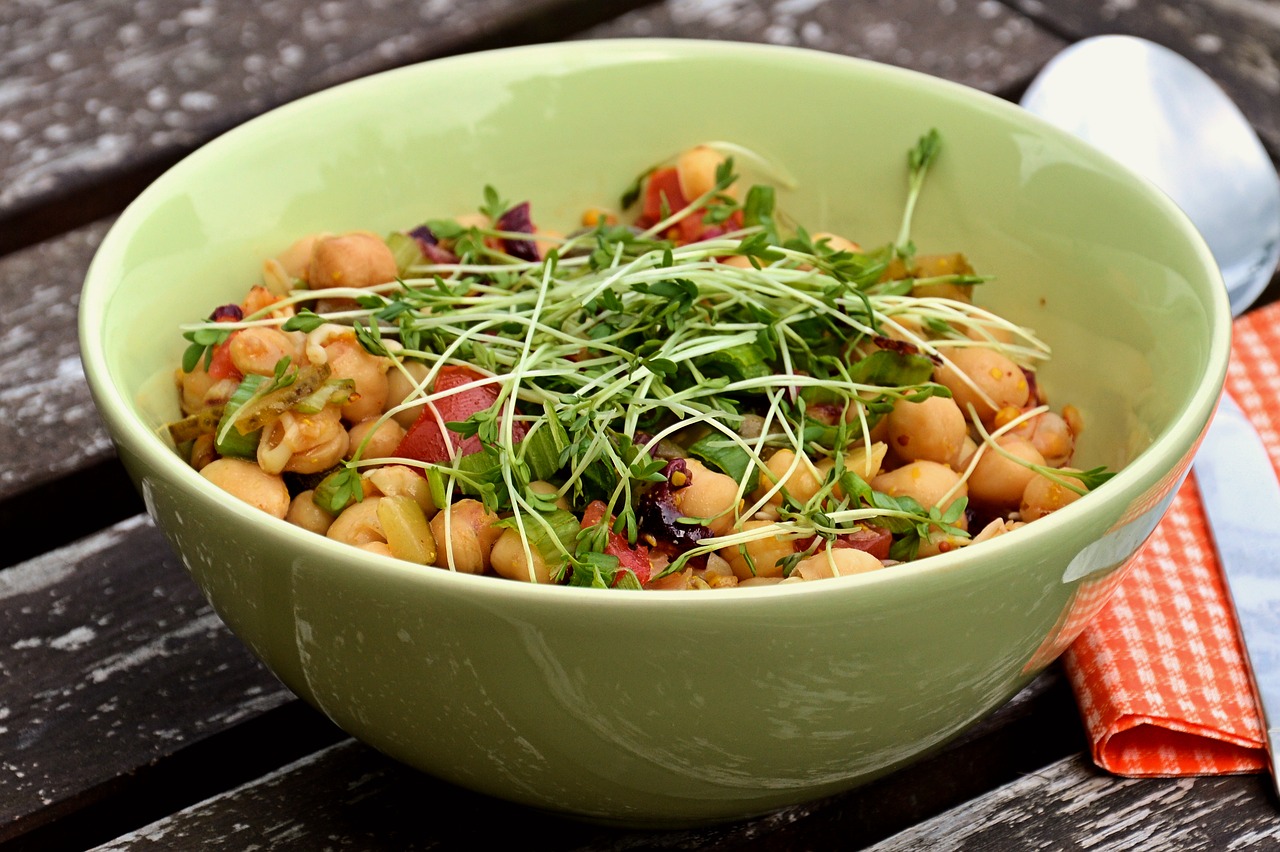 Ensalada con garbanzos del cocido