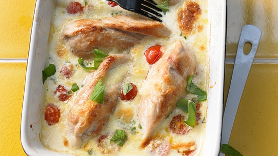 Mozzarella-Hähnchen in Basilikum-Sahnesauce